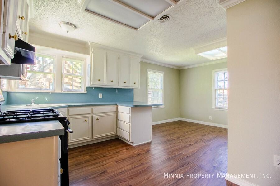 2202 20th St - Photo 5 of 18