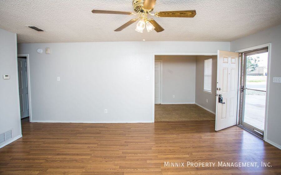 6102 24th St - Photo 6 of 26