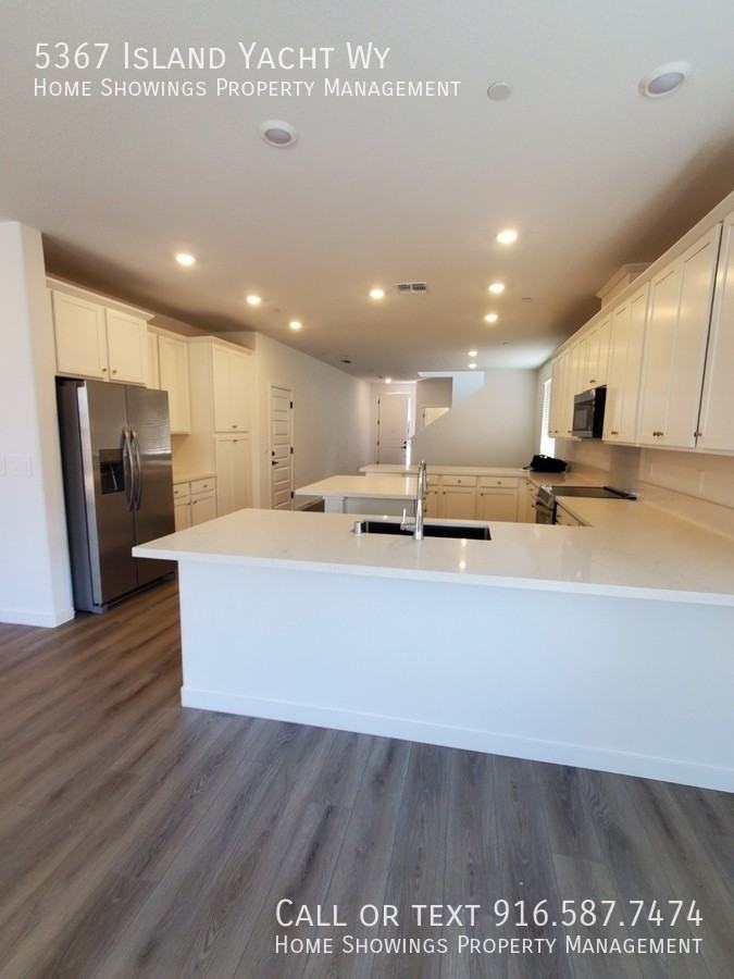 5367 Island Yacht Way - Photo 5 of 21