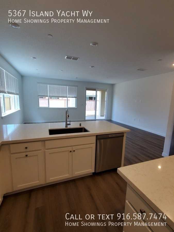 5367 Island Yacht Way - Photo 7 of 21