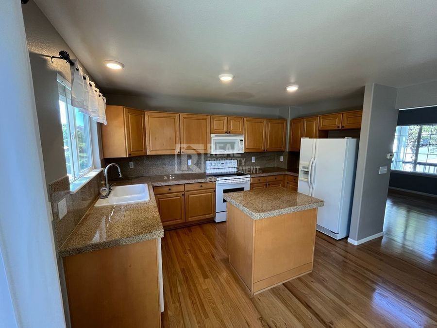 9990 Apollo Bay Way - Photo 4 of 23