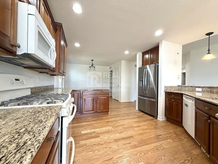 7586 S Biloxi Ct - Photo 5 of 35