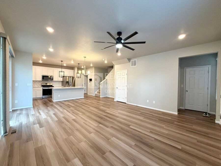 387 Courtfield Way - Photo 2 of 21