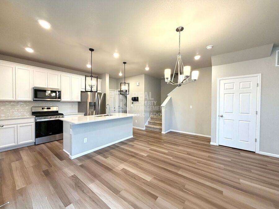 387 Courtfield Way - Photo 4 of 21