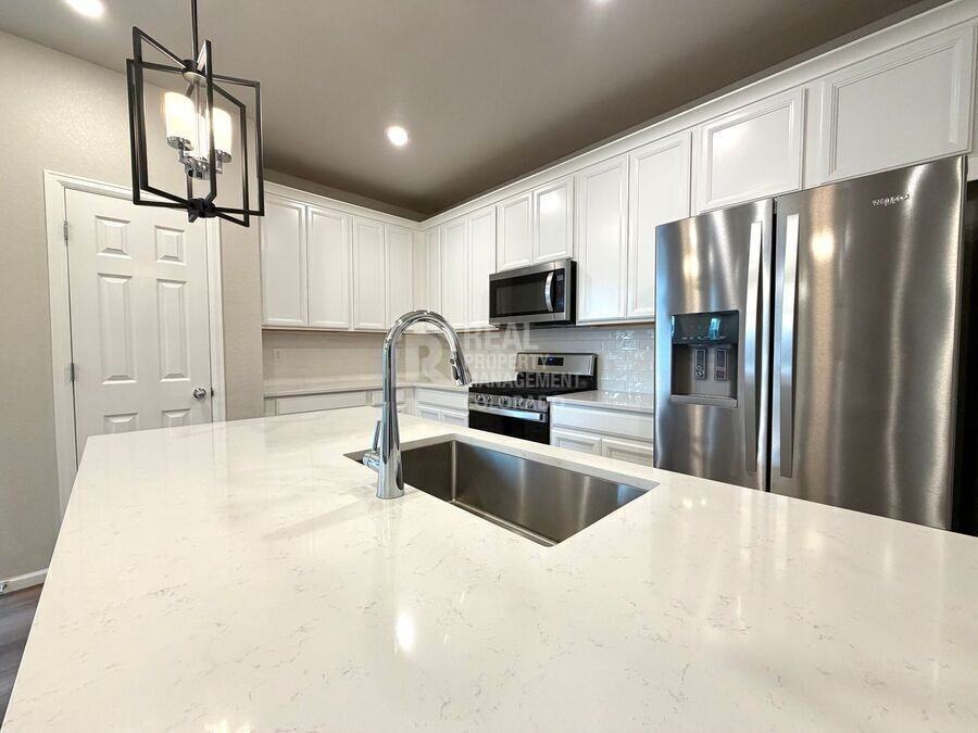 387 Courtfield Way - Photo 5 of 21