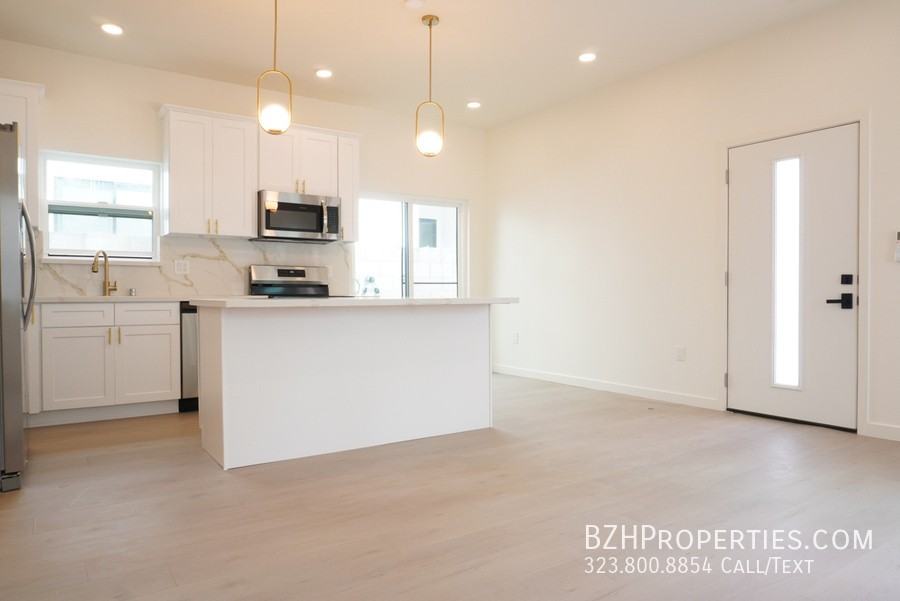 1515 S Hayworth Ave #6 - Photo 3 of 27