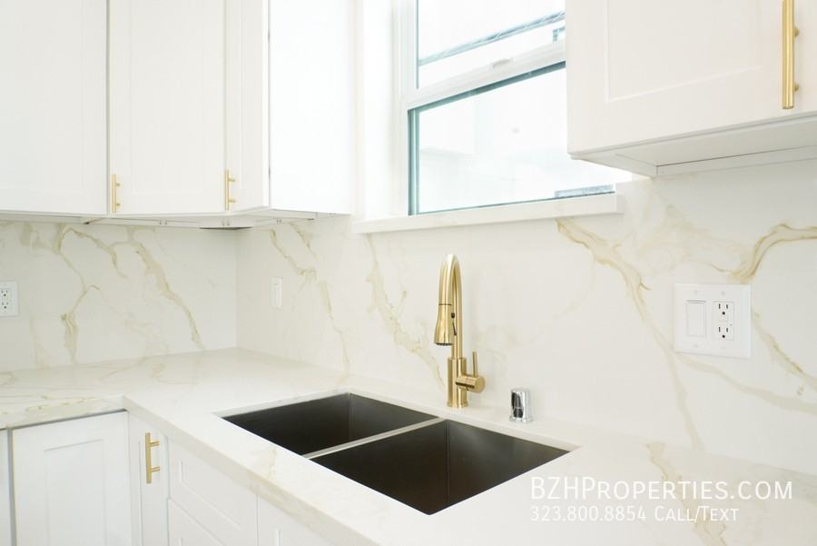 1515 S Hayworth Ave #6 - Photo 6 of 27