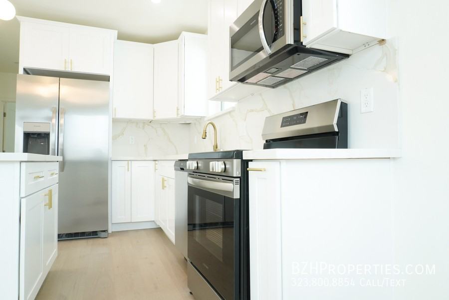 1515 S Hayworth Ave #6 - Photo 7 of 27