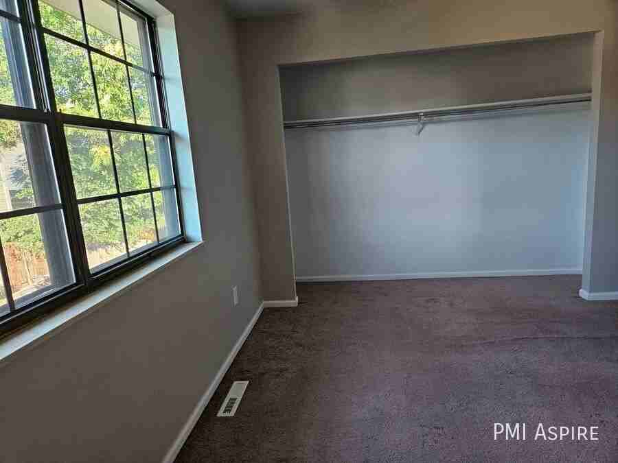 1034 Lee Way - Photo 3 of 13