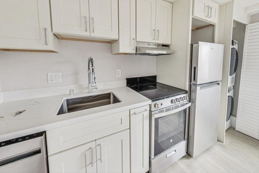 768 Walker Ave #B - Photo 3 of 21