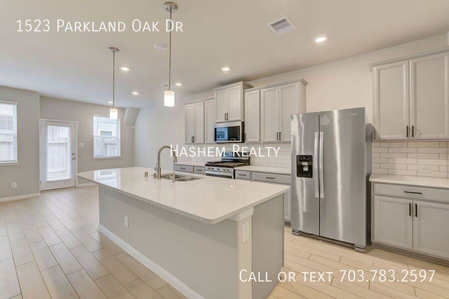 1523 Parkland Oak Dr - Photo 2 of 15