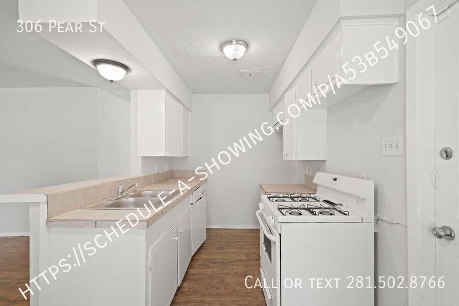 306 Pear St - Photo 4 of 11
