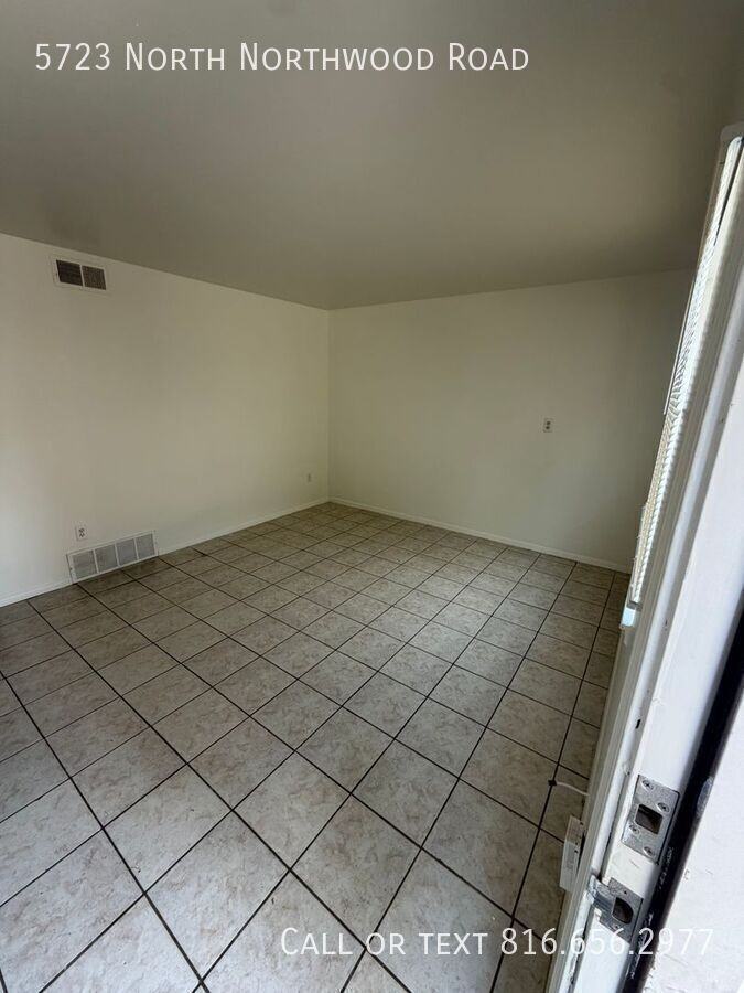 5723 N Northwood Rd - Photo 2 of 17