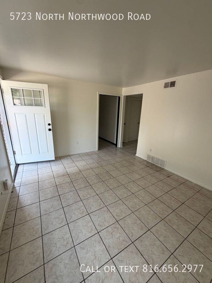 5723 N Northwood Rd - Photo 3 of 17