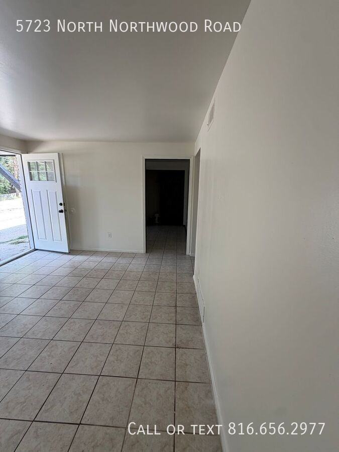 5723 N Northwood Rd - Photo 4 of 17