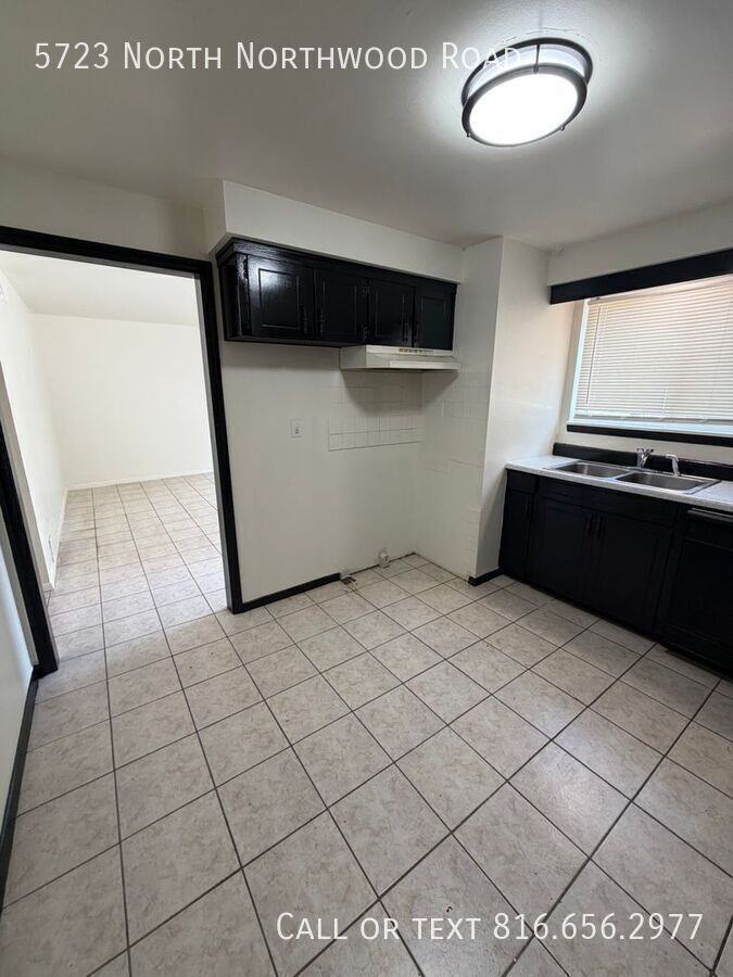 5723 N Northwood Rd - Photo 7 of 17