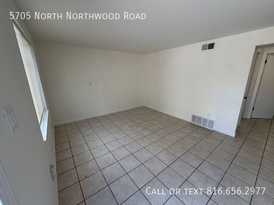 5705 N Northwood Rd - Photo 2 of 21