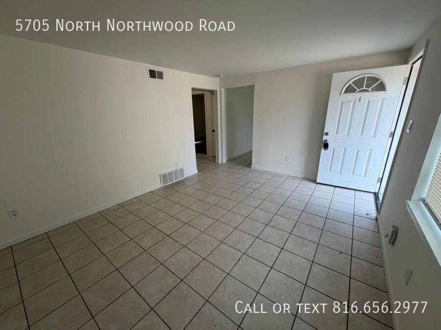 5705 N Northwood Rd - Photo 3 of 21