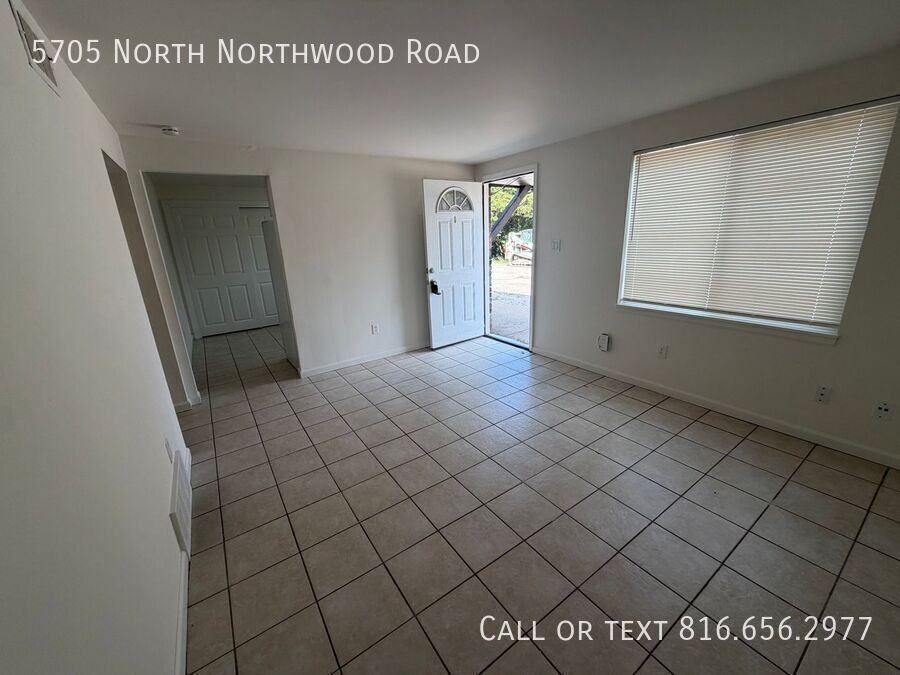 5705 N Northwood Rd - Photo 4 of 21