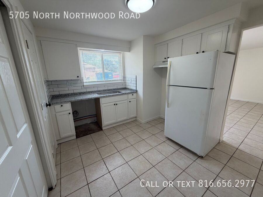 5705 N Northwood Rd - Photo 7 of 21