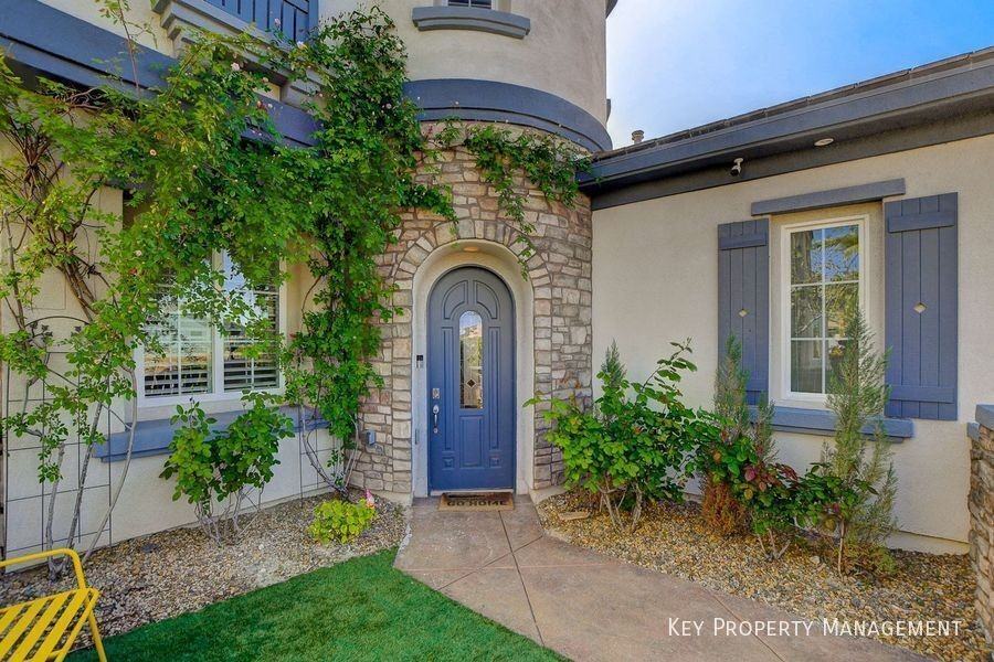 1359 Quiet River Ave - Photo 4 of 50