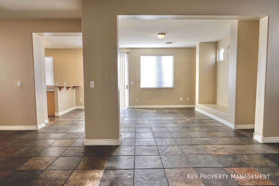 41 Diamond Run St - Photo 2 of 38