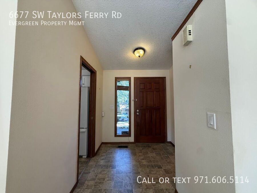 6677 Sw Taylors Ferry Rd - Photo 7 of 48