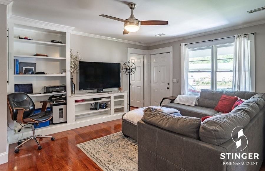 1706 Hogarth St - Photo 5 of 19