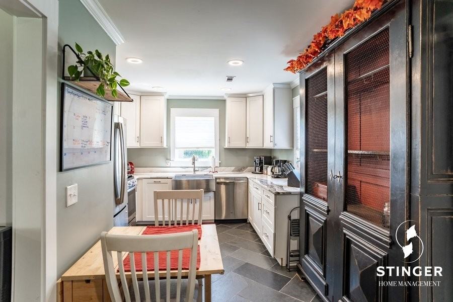 1706 Hogarth St - Photo 7 of 19
