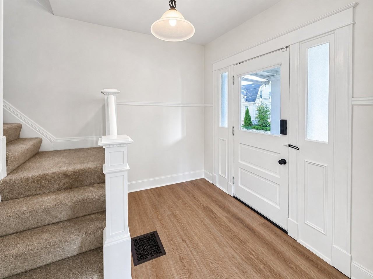 2715 Griffiths Ave - Photo 3 of 25