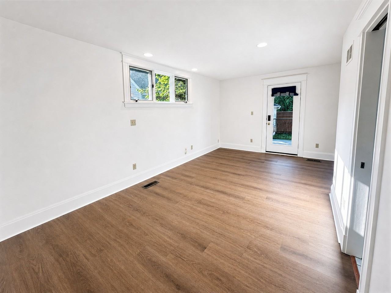 2715 Griffiths Ave - Photo 7 of 25