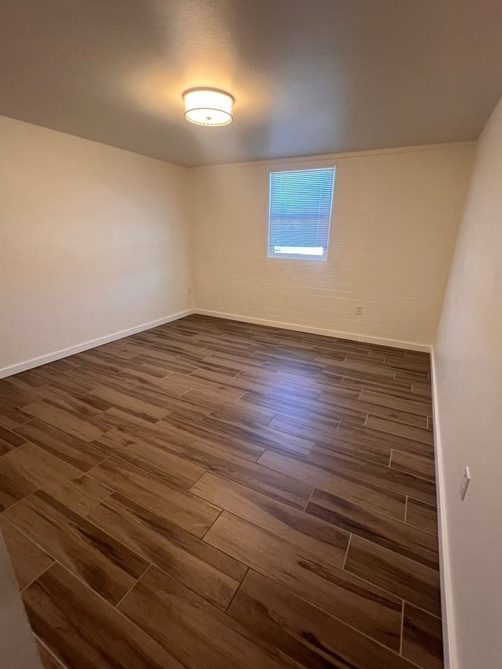 10363 W Peoria Ave - Photo 3 of 17