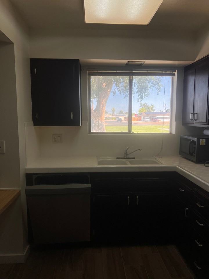 10363 W Peoria Ave - Photo 5 of 17