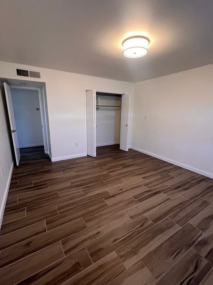 10363 W Peoria Ave - Photo 7 of 17