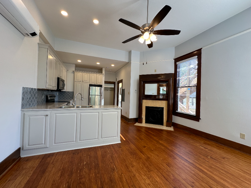 518 E 8th St #A - Photo 3 of 20