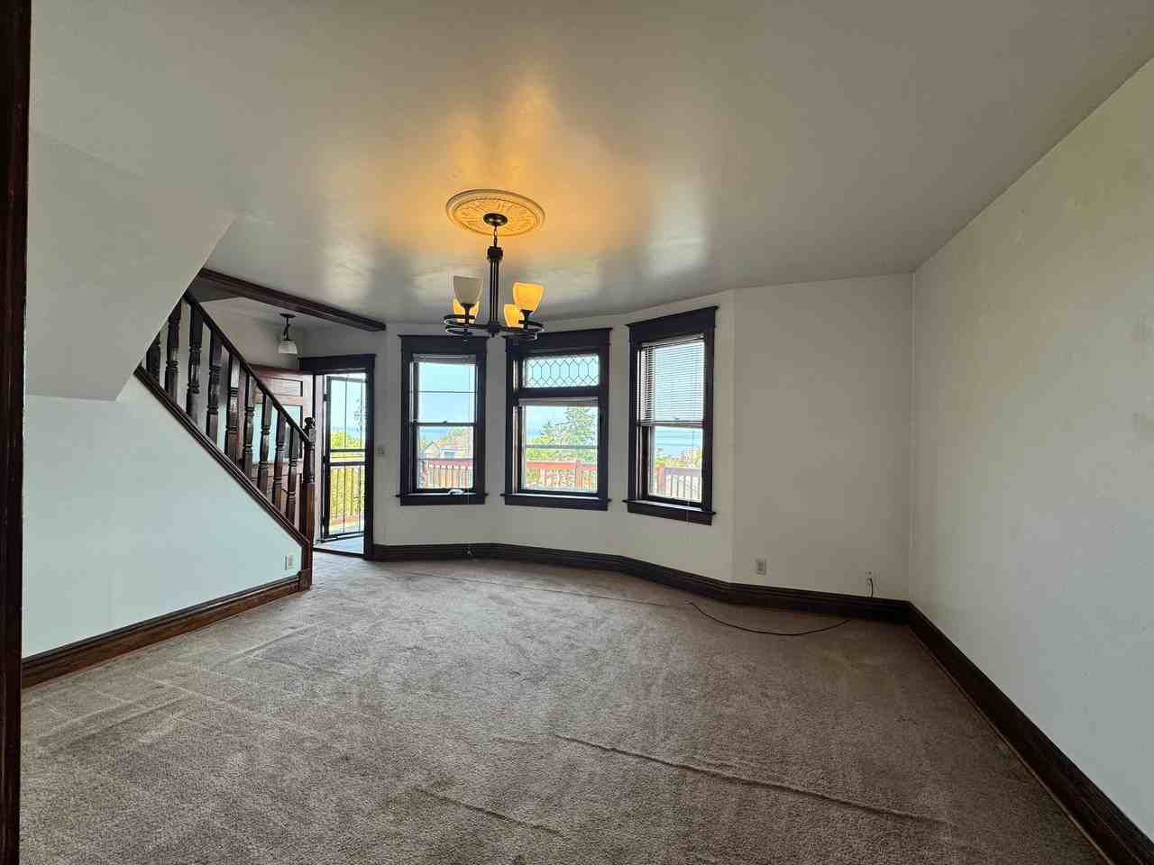 309 1/2 E 7th St #2