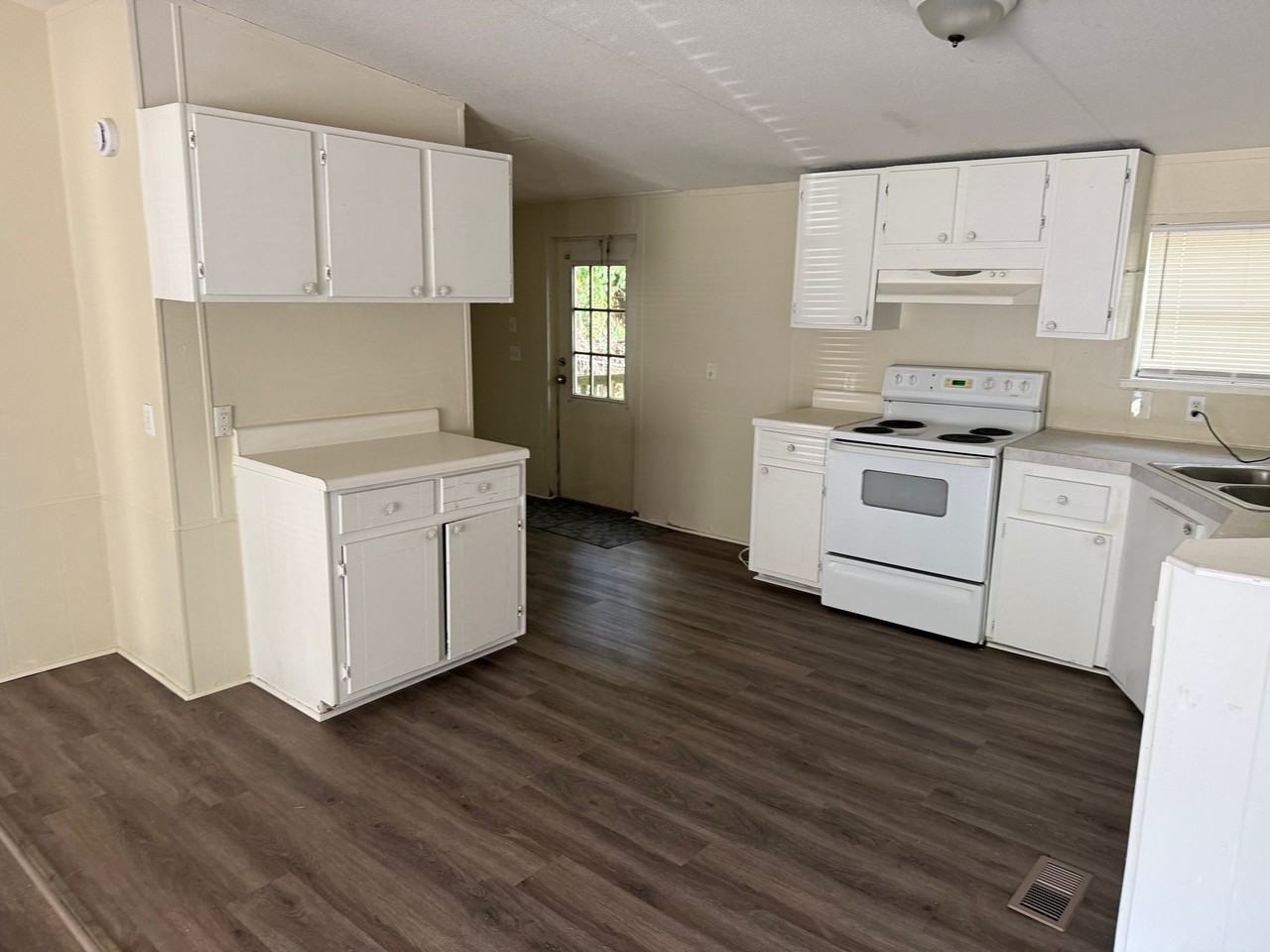 2168 Lee Rd - Photo 2 of 12