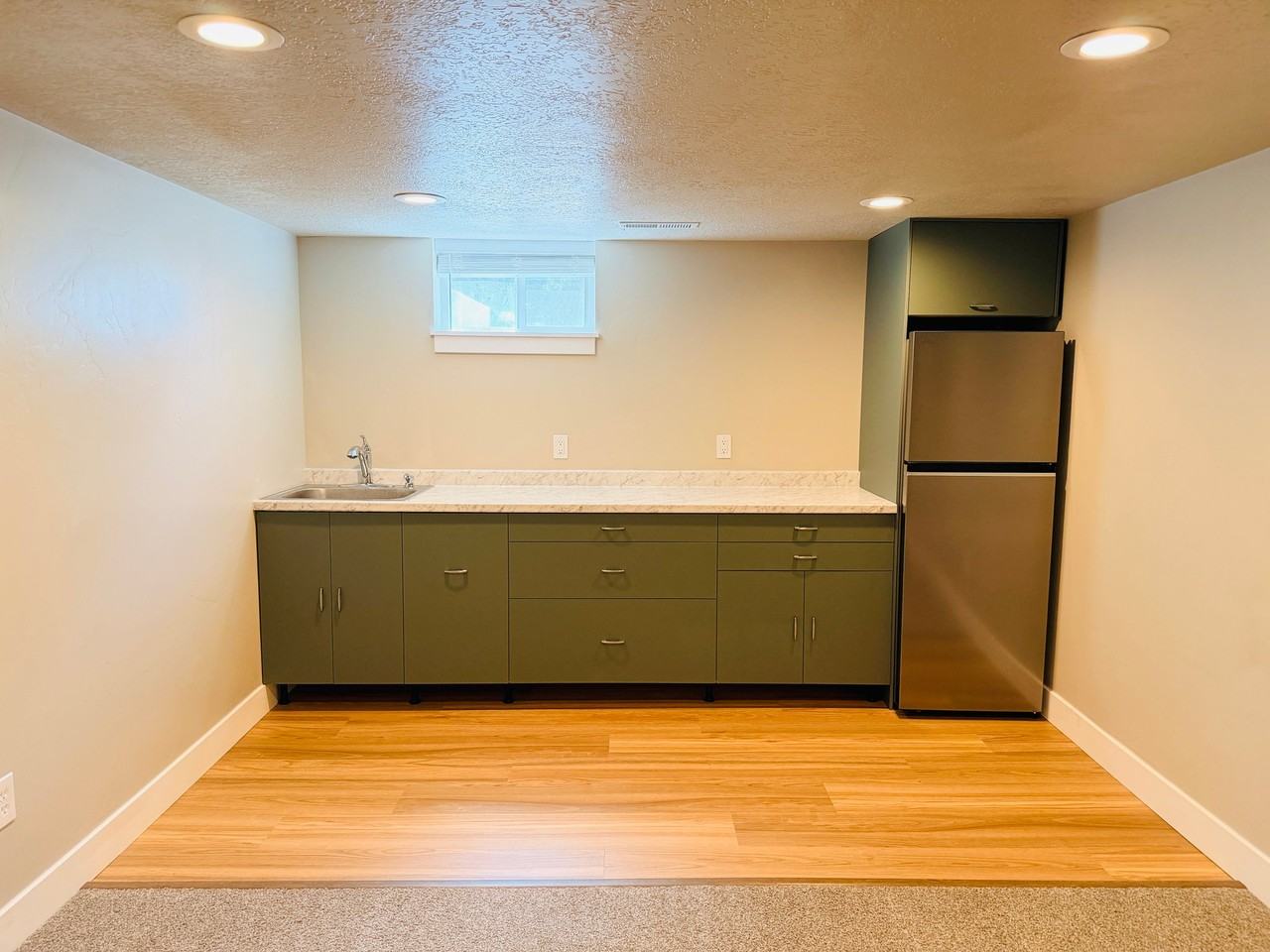 866 Hillcrest Ave - Photo 3 of 8