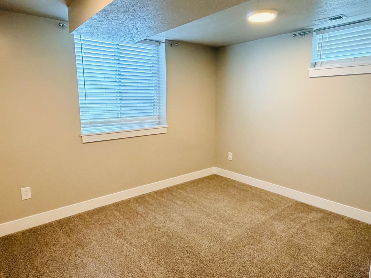 866 Hillcrest Ave - Photo 4 of 8