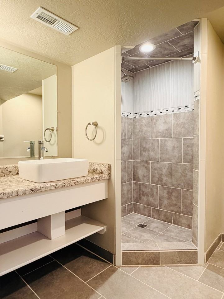 866 Hillcrest Ave - Photo 5 of 8