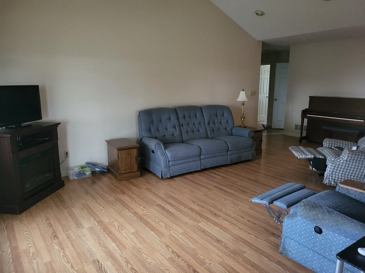 8166 Dover Rd - Photo 3 of 5