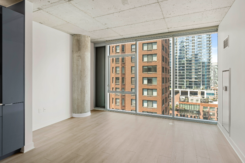 301 W Illinois St - Photo 5 of 17
