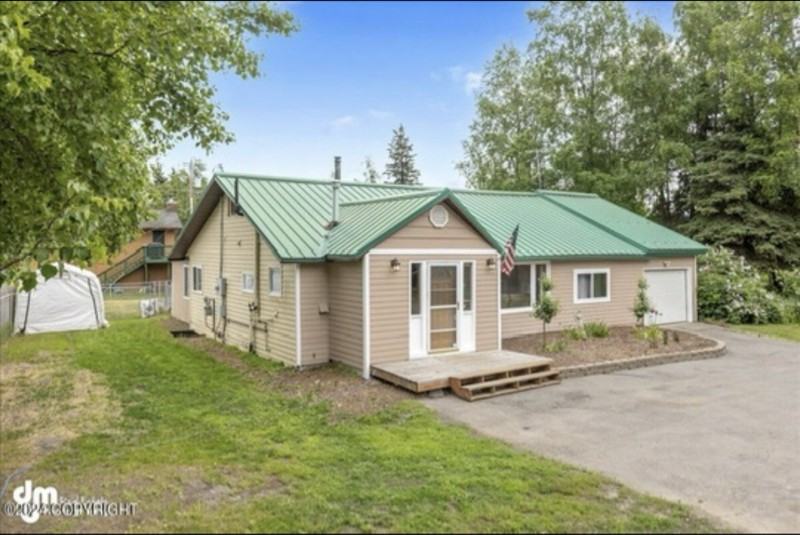 12831 Brandon St - Photo 2 of 35