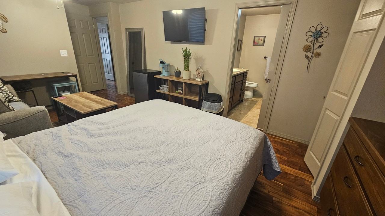 6114 E 6th Ave #H1 - Photo 6 of 10