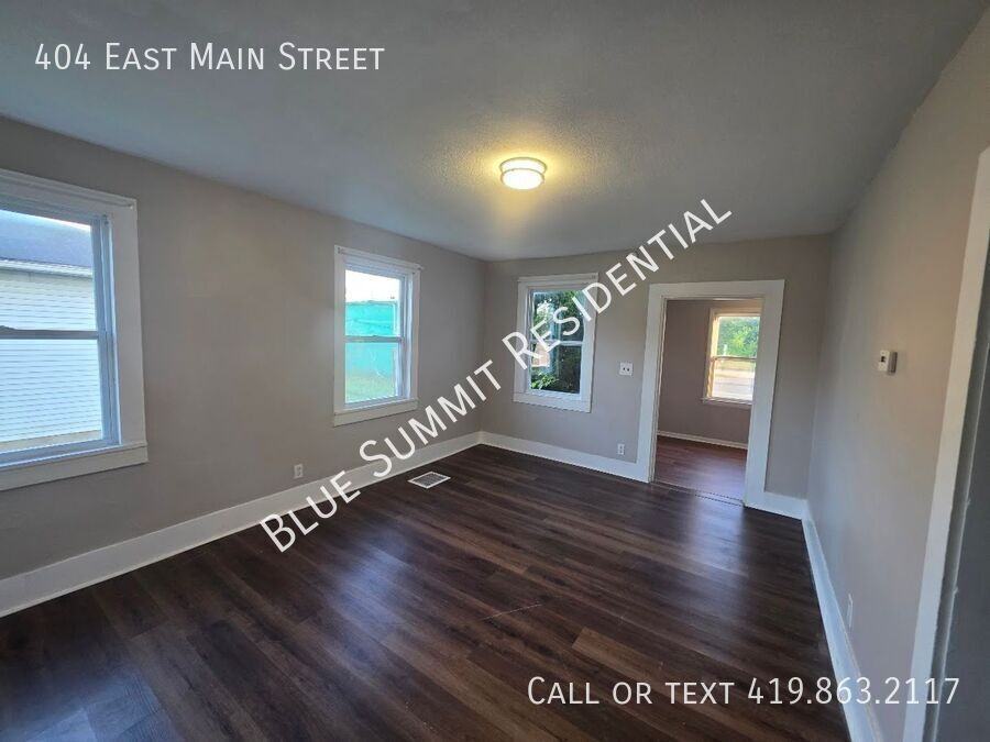 404 E Main St - Photo 2 of 9