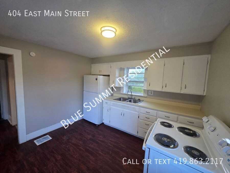 404 E Main St - Photo 3 of 9