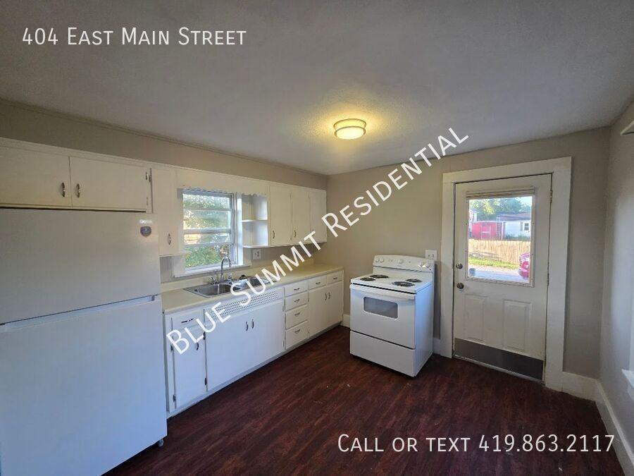 404 E Main St - Photo 4 of 9