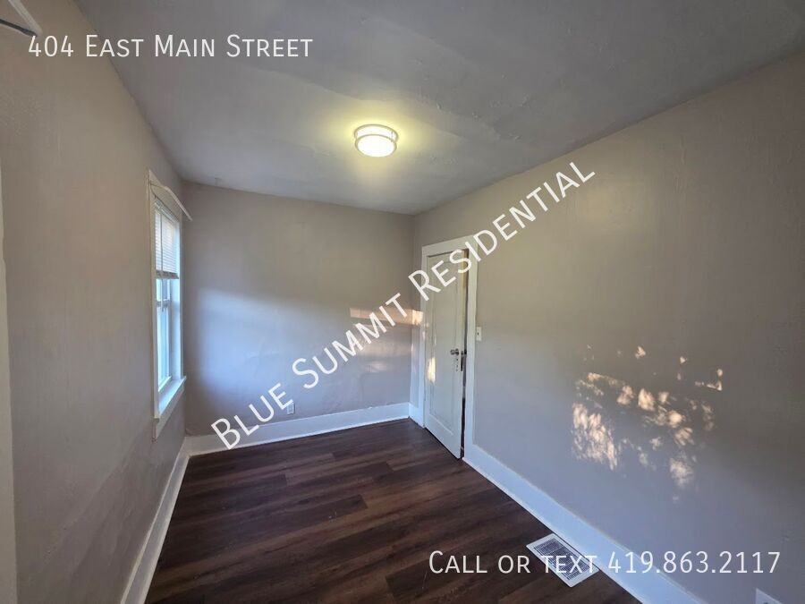 404 E Main St - Photo 6 of 9