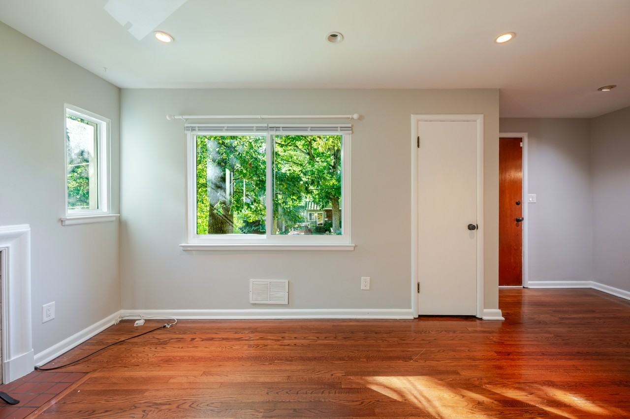 5824 Dewey St - Photo 5 of 42