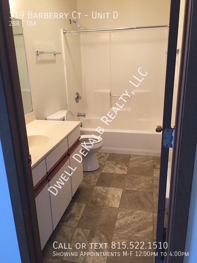 319 Barberry Ct #D - Photo 5 of 10